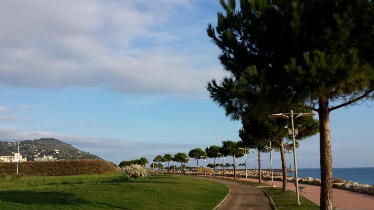 Appartamento Incantevole A 100Metri Dal Mare E Accanto Alla Pista Ciclabile Imperia Eksteriør billede